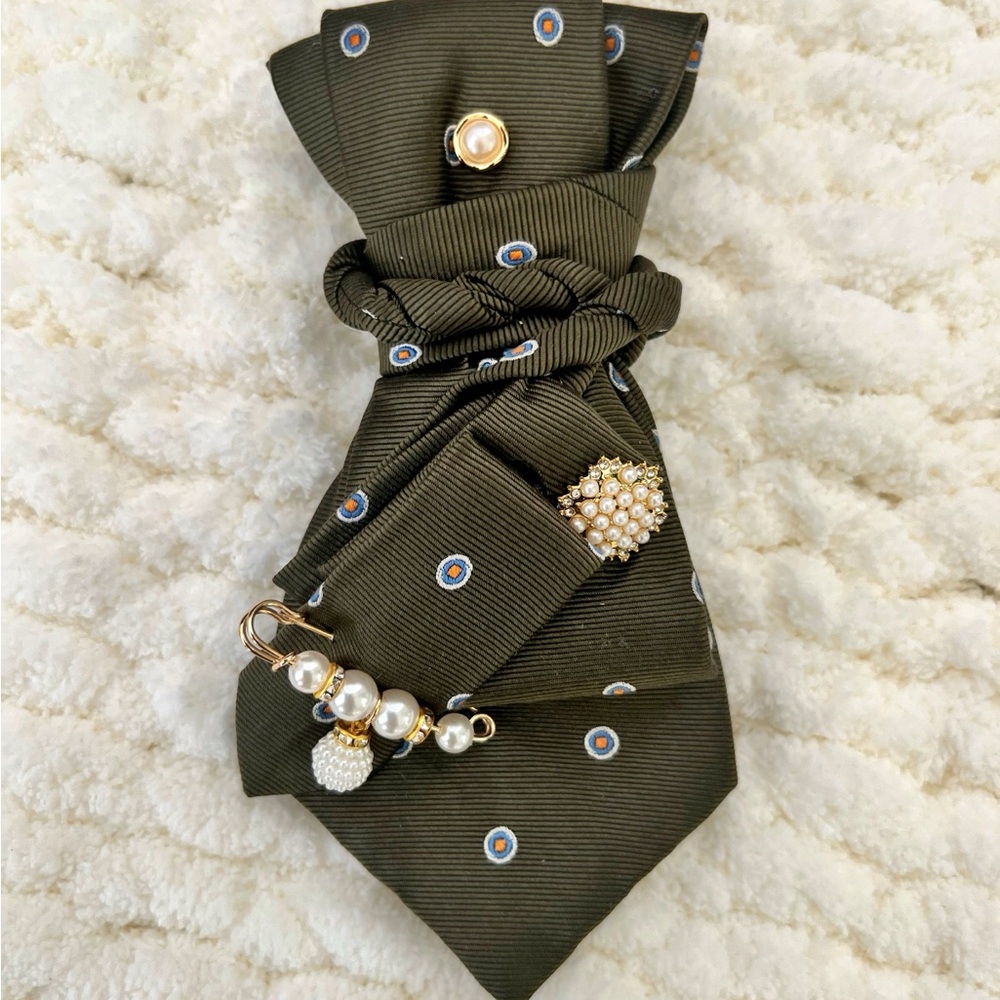 Olive Green Patterned Women’s Tie Necklace with Pearl Pin